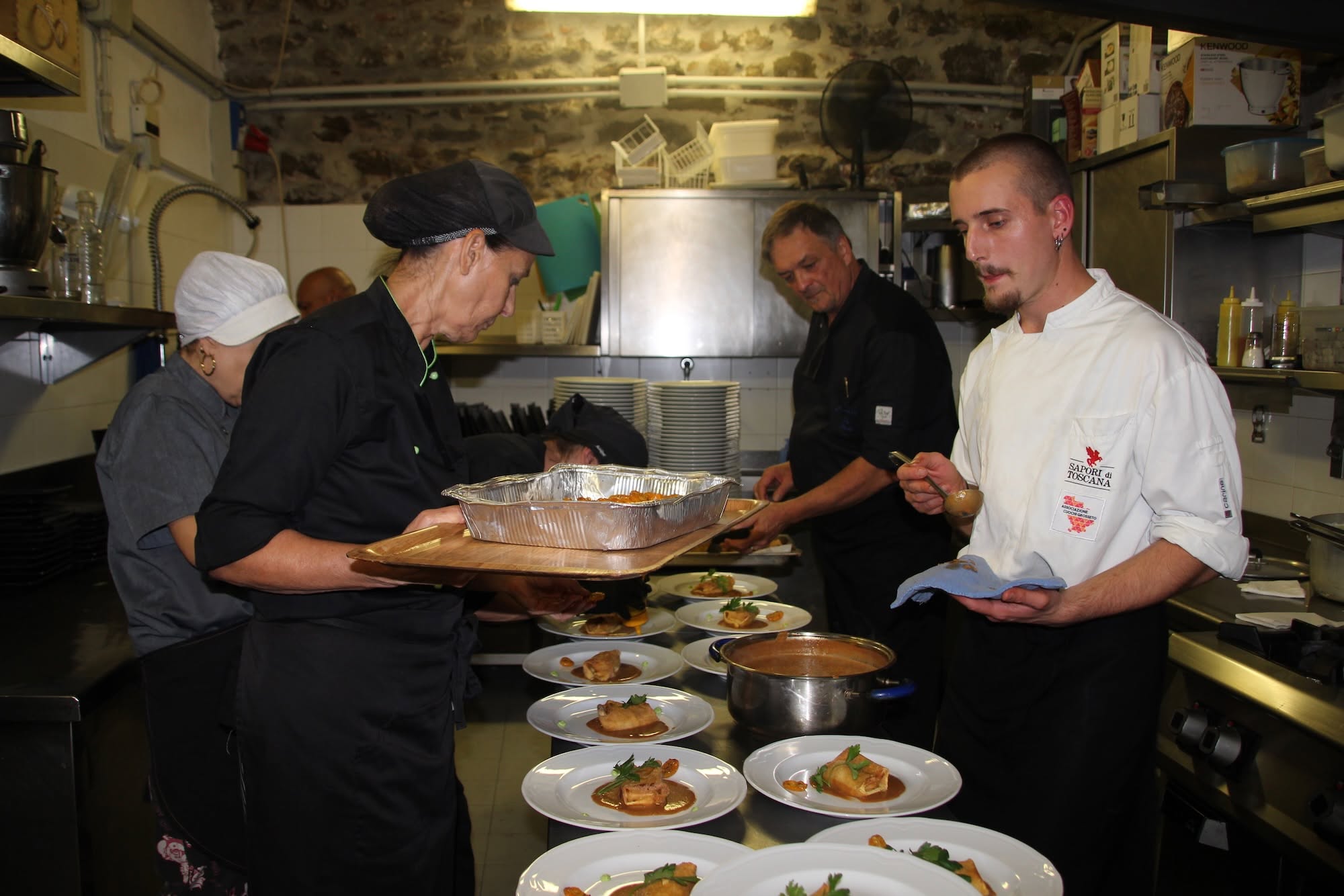 Il 13 ospita l'Osteria del teatro a Castiglione